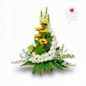 arreglo floral en triangulo con espiral