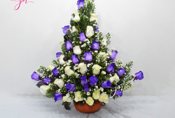 Arreglo Funeral con rosas azules